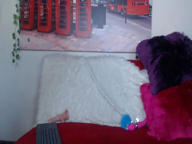 Live sex webcam photo for Emiliarain #262324141