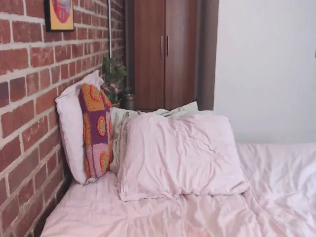 Live sex webcam photo for Pixie_Snow #253089619