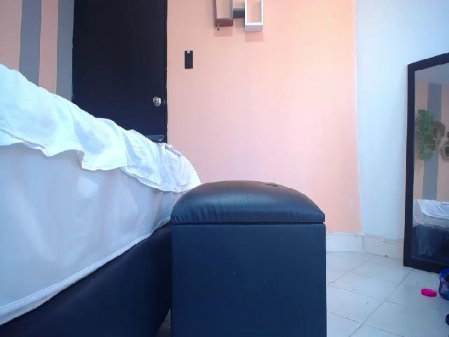 Live sex webcam photo for Aleja_10 #260240467