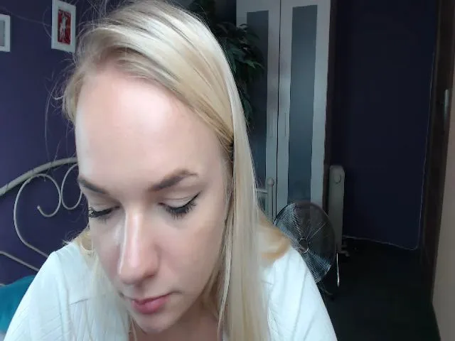 Live sex webcam photo for JoanQueen #262034282