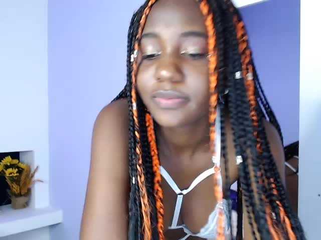 Live sex webcam photo for HaileyVans #240947721