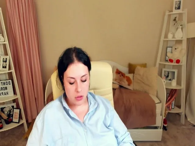 Live sex webcam photo for SerahMirabeli #260050516