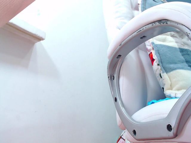 Live sex webcam photo for HANNAH_19 #252891246