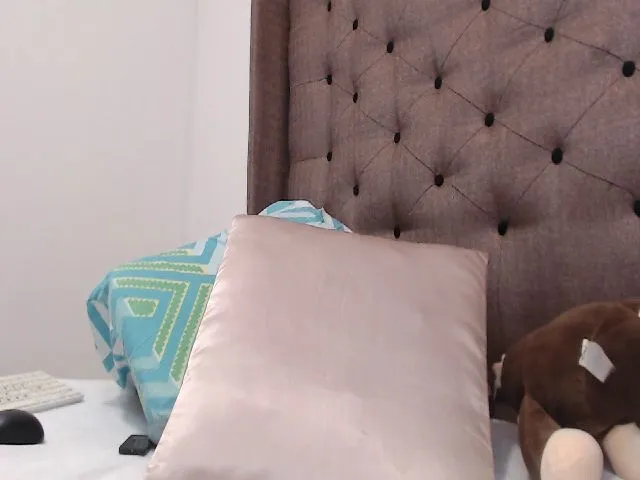 Live sex webcam photo for GreenBlondie #255739642