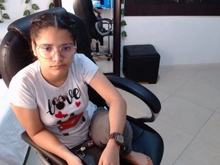 Live sex webcam photo for miakhalifx #240682930