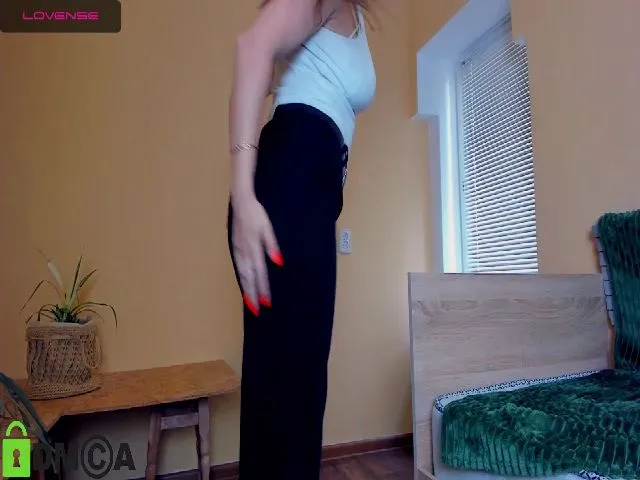 Live sex webcam photo for LaumaBranson #256788856