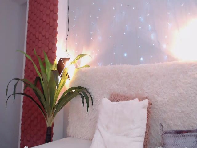 Live sex webcam photo for Emilyanders85 #263290011