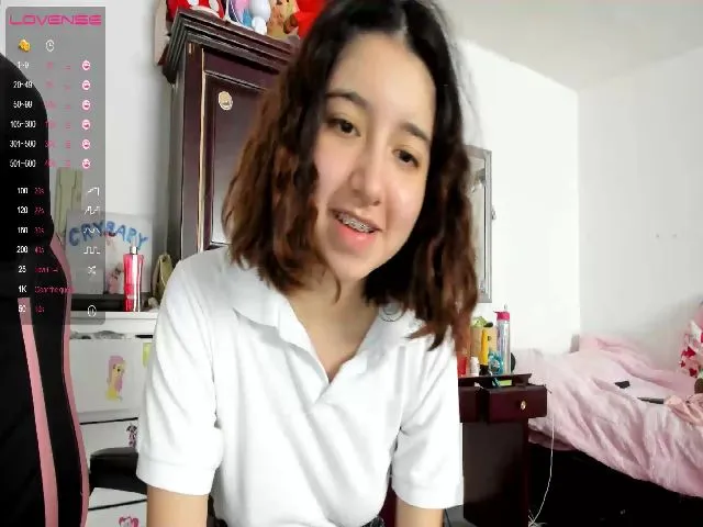 Live sex webcam photo for Cherrycute666 #261592423