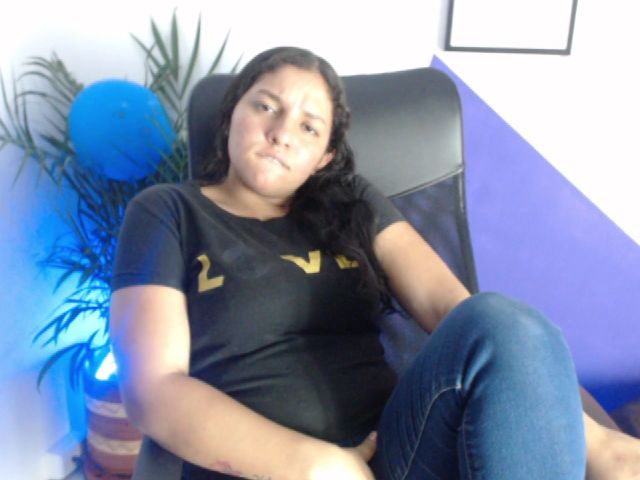 Live sex webcam photo for sophiie_fox #253902753