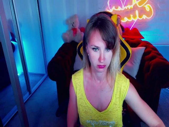 Live sex webcam photo for WhiteFoxi #255953844