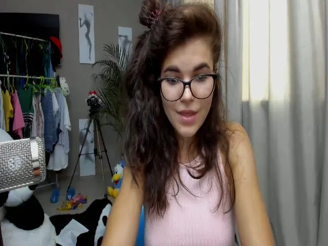 Live sex webcam photo for MissJeanne #255617850