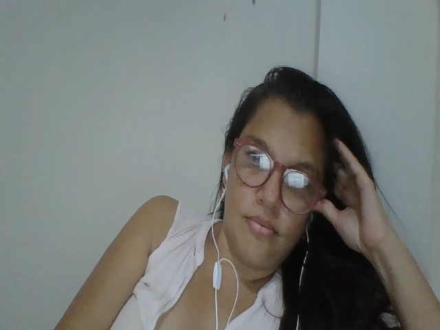 Live sex webcam photo for SweetLola01 #255835577