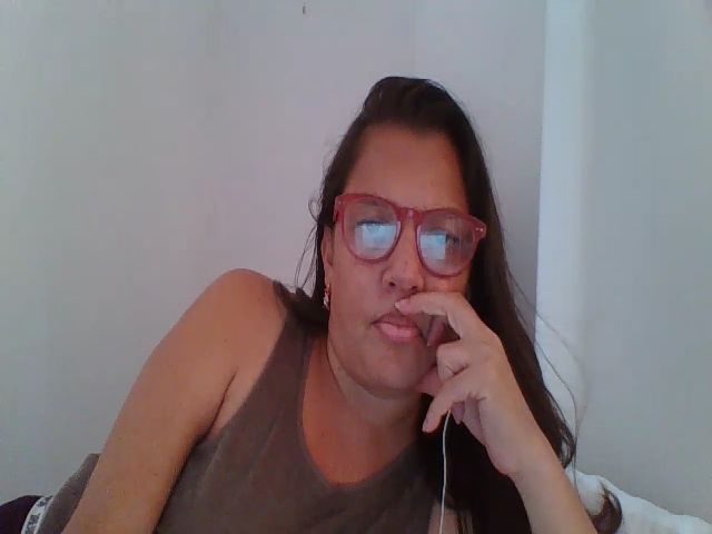 Live sex webcam photo for SweetLola01 #252928728