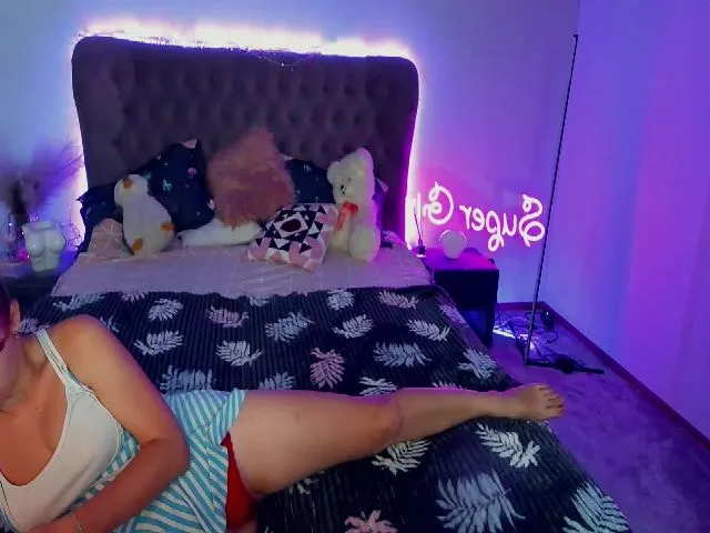 Live sex webcam photo for WhiteFoxi #263491828