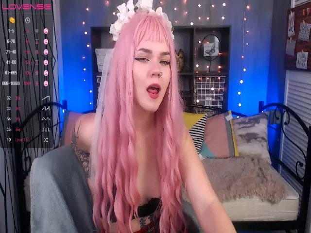 Live sex webcam photo for KerryBlair #254042363