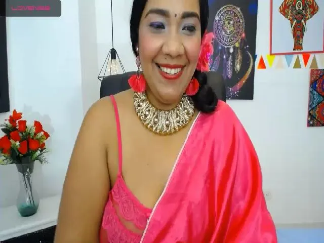 Live sex webcam photo for IndianMama #265540324