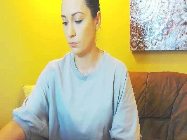 Live sex webcam photo for QuinnieSmile #255261749