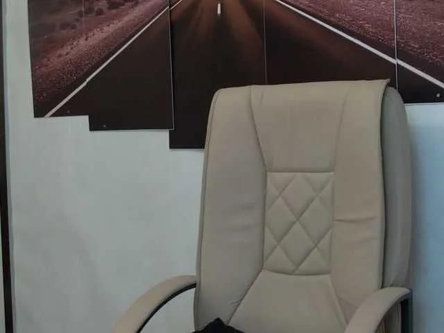 Live sex webcam photo for IvettaShine #253007561