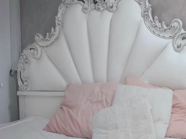 Live sex webcam photo for SoffyyHot #255496102