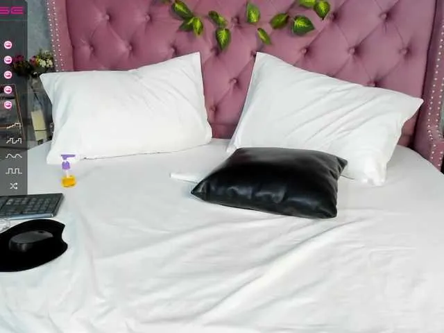 Live sex webcam photo for NaomiDunn #242753579