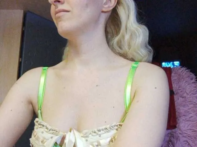 Live sex webcam photo for VIPGERL99 #241529192