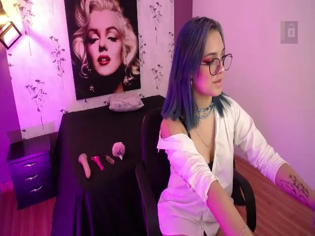 Live sex webcam photo for Spaaarkie #258684413