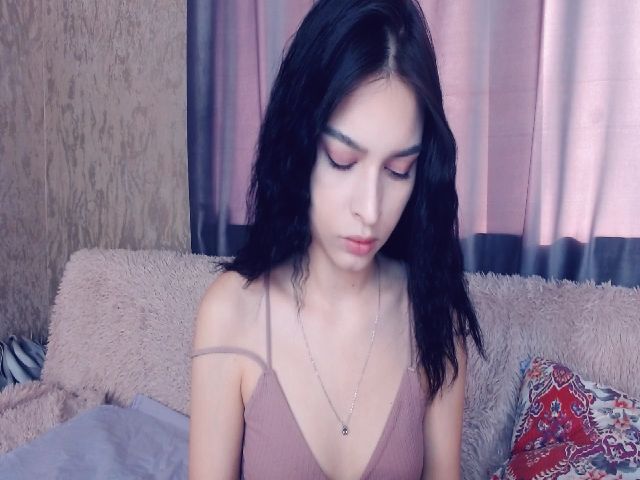 Live sex webcam photo for MilaHix #261089995