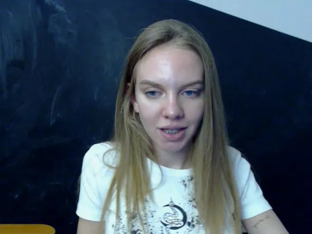 Live sex webcam photo for HappySecret_ #258339911