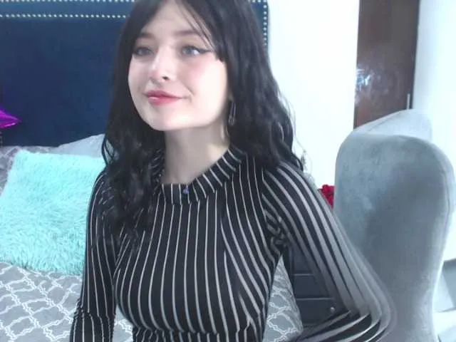 Live sex webcam photo for CarolineJames #249235306