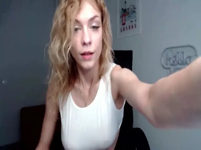 Live sex webcam photo for VanillaJenny #254795644