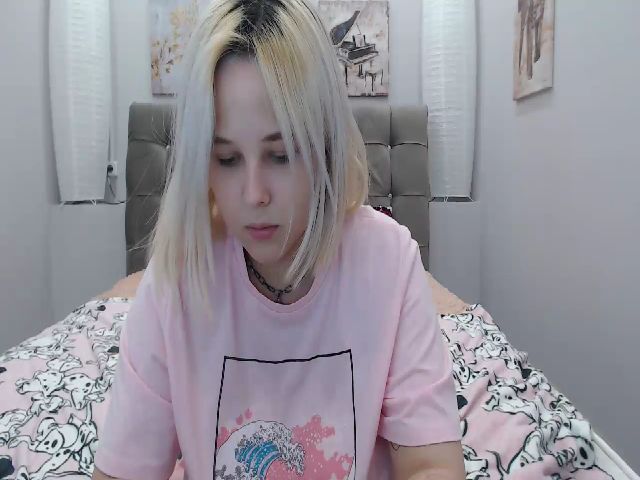 Live sex webcam photo for Helokit #254079152