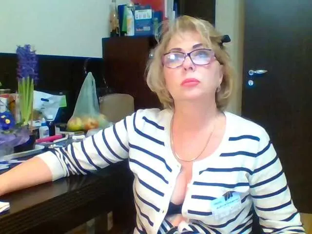 Live sex webcam photo for Luiziana111 #241201795