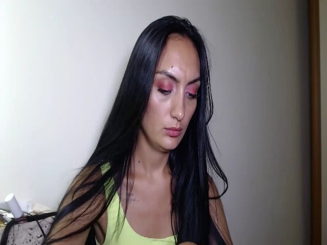 Live sex webcam photo for hello_its_me5 #258727566