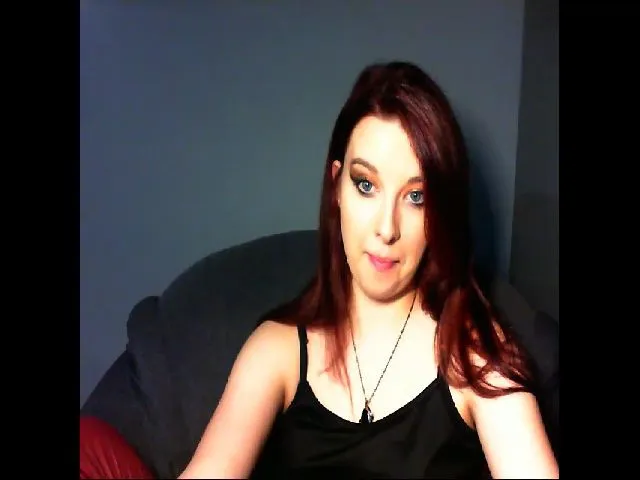 Live sex webcam photo for VirginLuna18 #252263832