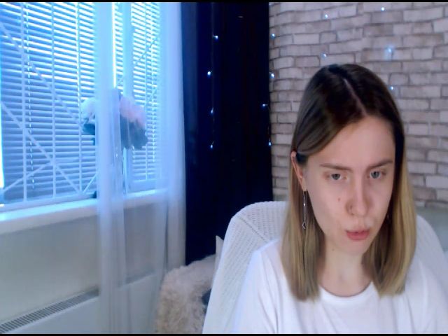 Live sex webcam photo for CumMeaRiver #261935121