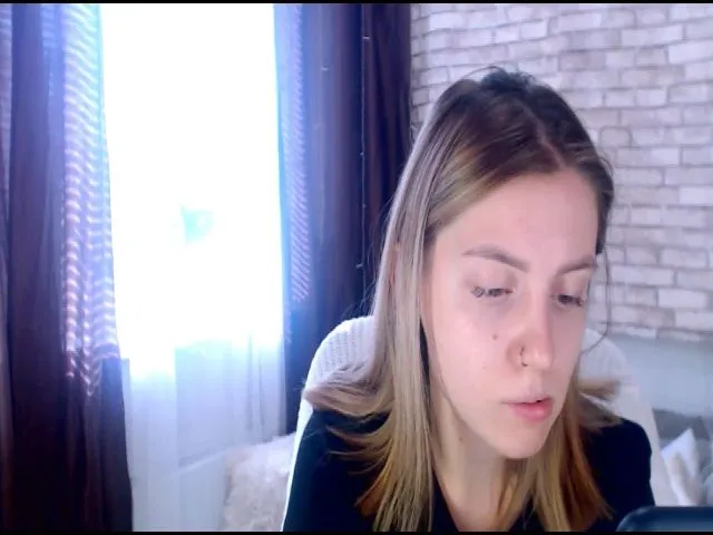 Live sex webcam photo for CumMeaRiver #253287116