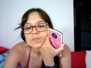 Live sex webcam photo for DEEPTHROATHOT #240533741