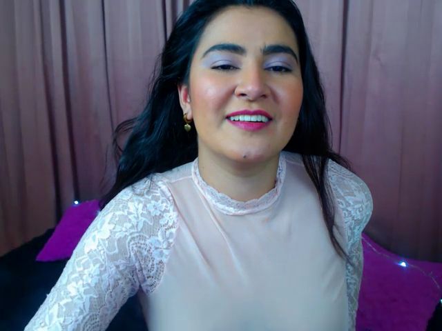 Live sex webcam photo for Violetta_kim0 #261032248