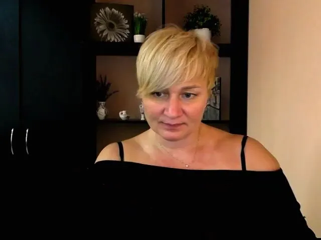 Live sex webcam photo for KailyMey #260057813