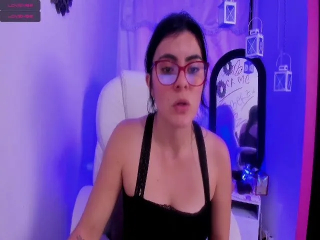 Live sex webcam photo for luciapeterson #254219491
