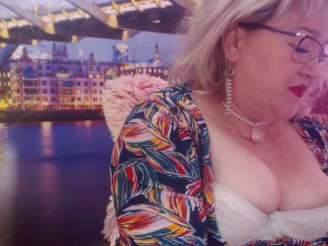 Live sex webcam photo for StarMarmelada #241122429