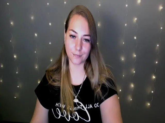 Live sex webcam photo for StellaJ_ #264541630