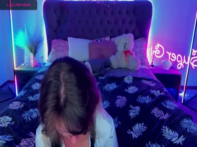 Live sex webcam photo for WhiteFoxi #256082120