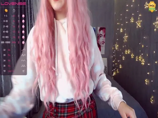 Live sex webcam photo for KerryBlair #254410445