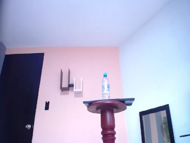 Live sex webcam photo for Aleja_10 #256444118