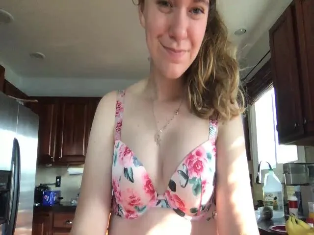 Live sex webcam photo for Trixiegirl3 #253431975