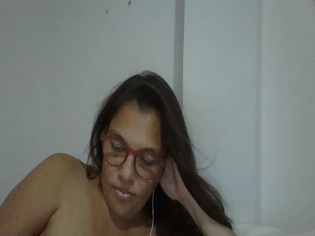 Live sex webcam photo for SweetLola01 #265255972