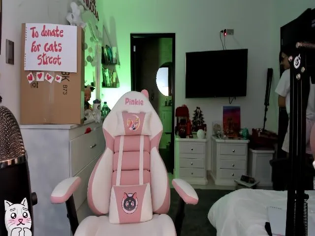 Live sex webcam photo for AnnieJulieth #260444406