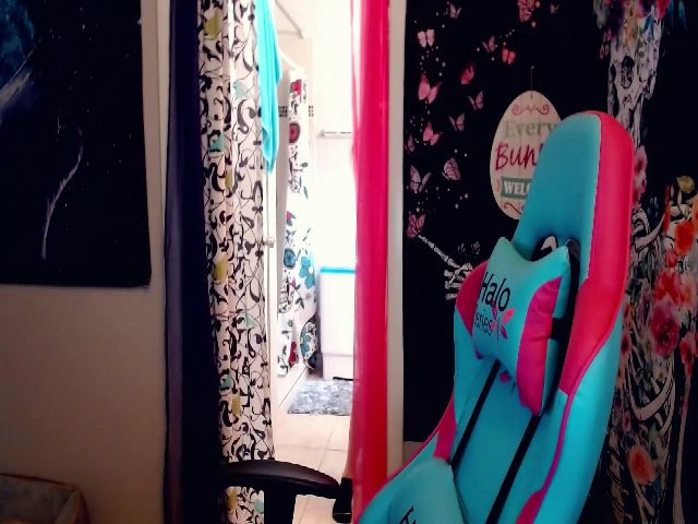 Live sex webcam photo for Lolabunny9 #259515235