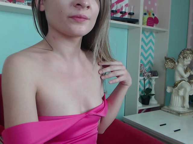 Live sex webcam photo for Sofia-Joy #241152485